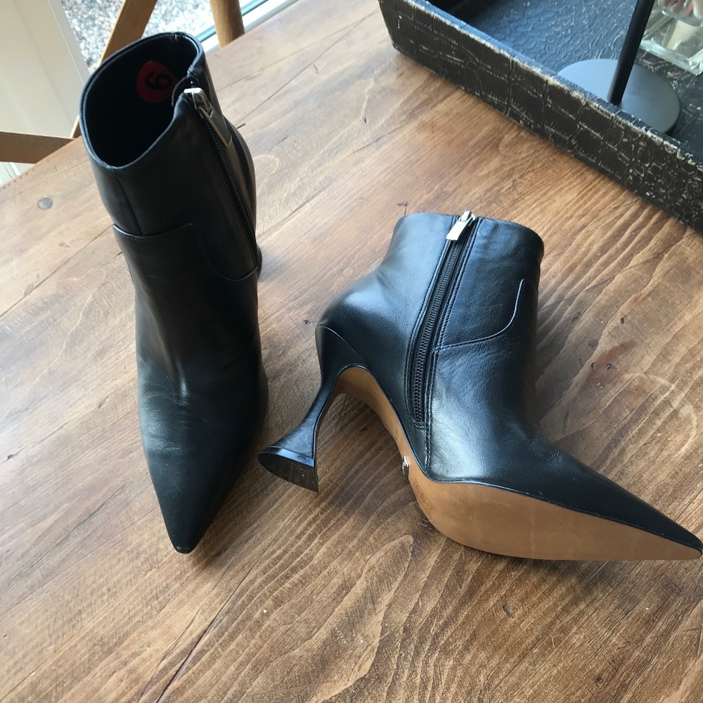 Sz6 Like new  L’intervalle black shoe boot